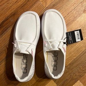 NWT Wendy Rise Hey dudes Women’s Size 7